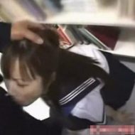 【ロリレイプ動画】図書館で勉強中のJK少女を本棚の陰でレイプ決行！「殺すぞ」と脅してフェラ強要後そのまま・・・